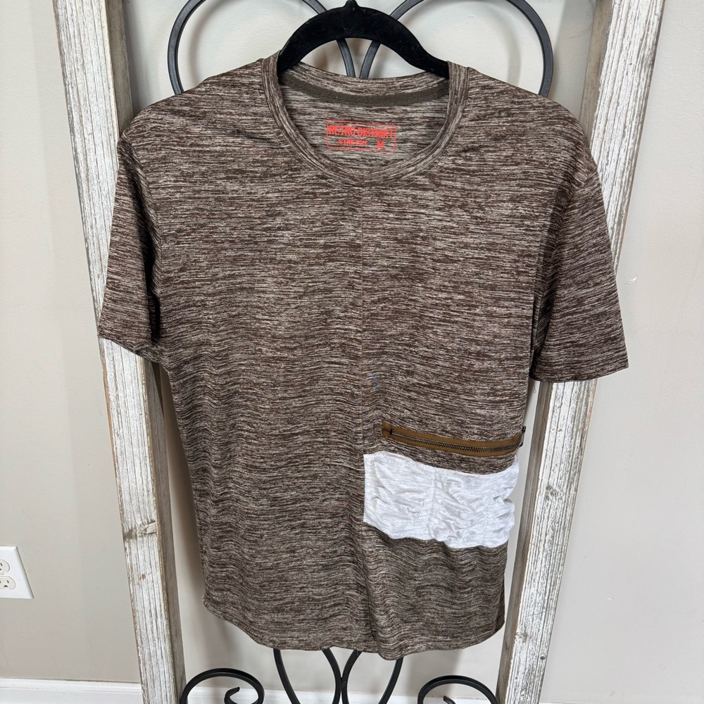Retro Distrikt Men’s Brown Heather T-Shirt Utility Pocket Zip Accent‎ Stretch M